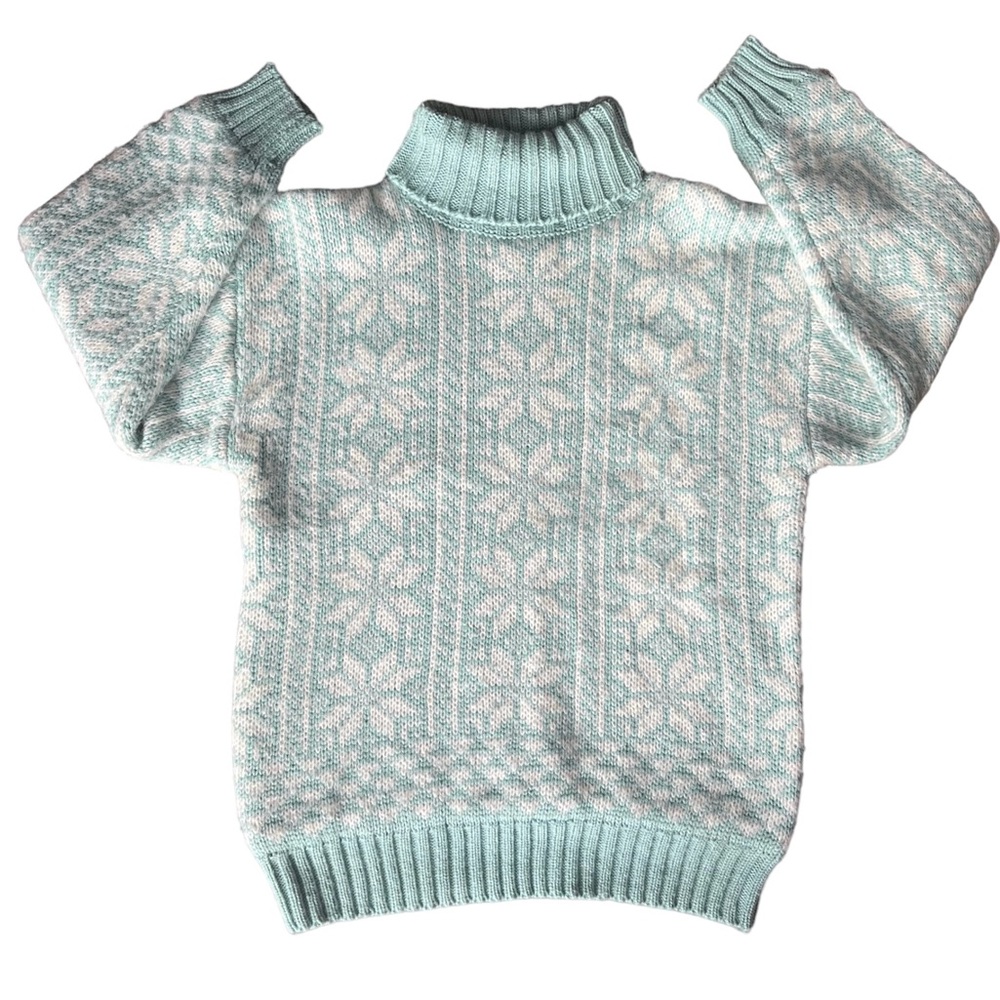 Vintage 80’s Fabe cozy mint blue snowflake winter turtleneck sweater